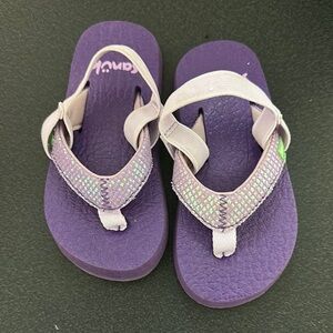 Sanuk Purple and White Flip Flop Sandals with Cushioned Sole
